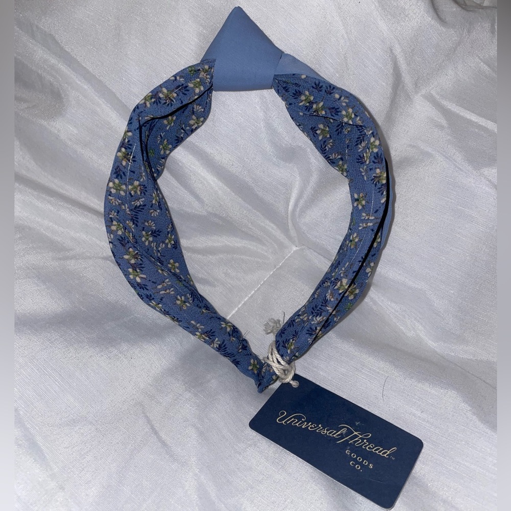 Universal thread, blue headband. NWT